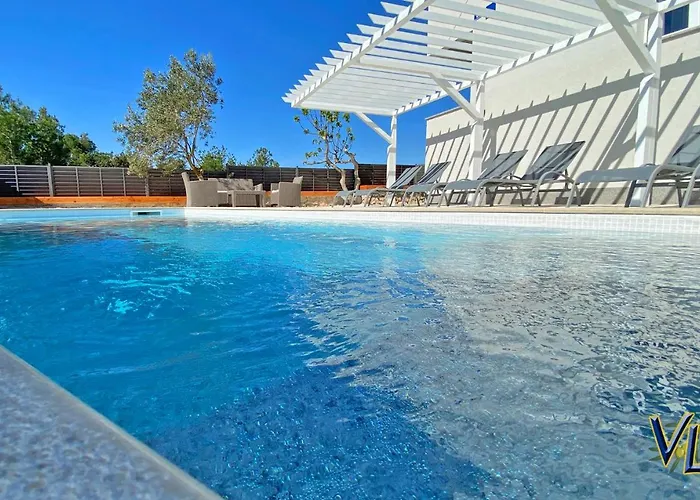 Pasman - 50 M2 Et Piscine 아파트