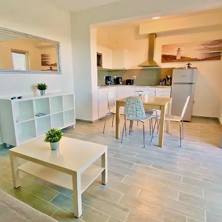 Pasman - 50 M2 Et Piscine * Pakoštane