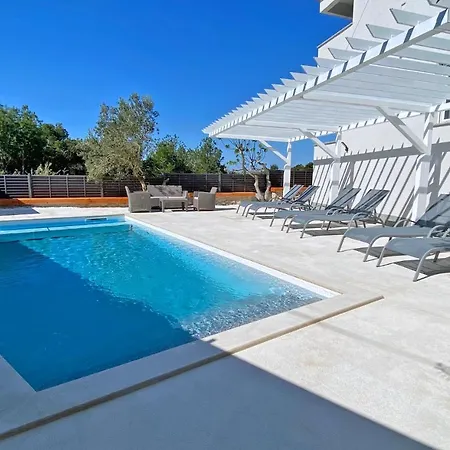 Pasman - 50 M2 Et Piscine * Pakostane
