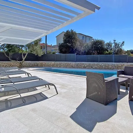 Pasman - 50 M2 Et Piscine * Pakostane