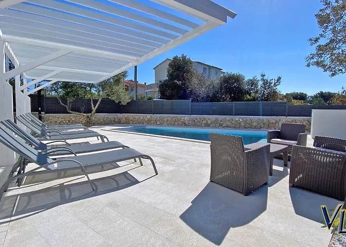 Pasman - 50 M2 Et Piscine * Pakoštane